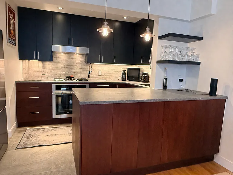 41-31 51st St #5E — Photo 2