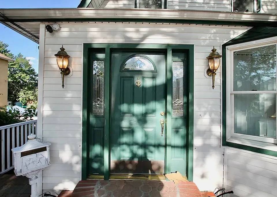 1522 Dwight Pl