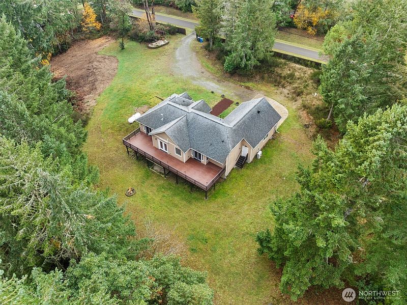 4th image of 2311 202nd Avenue SW