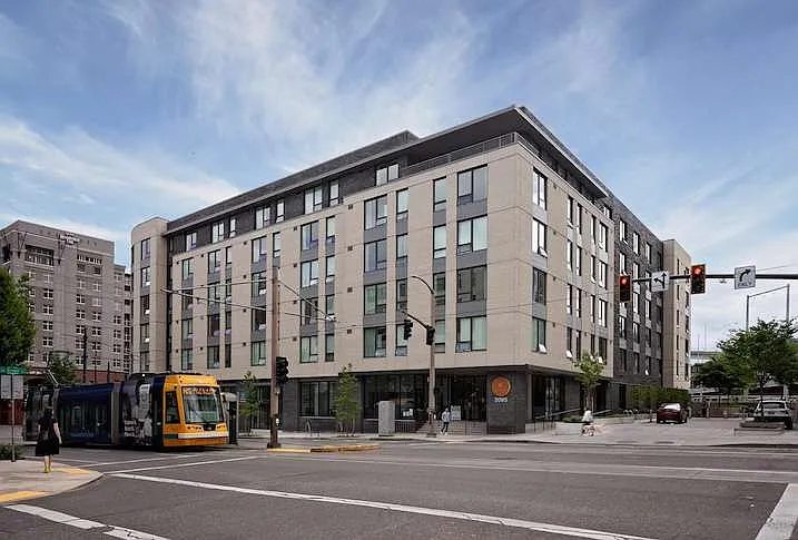 2065 S River Pkwy — Photo 1