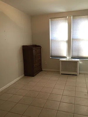 Rented by Metroline Realty | media 10