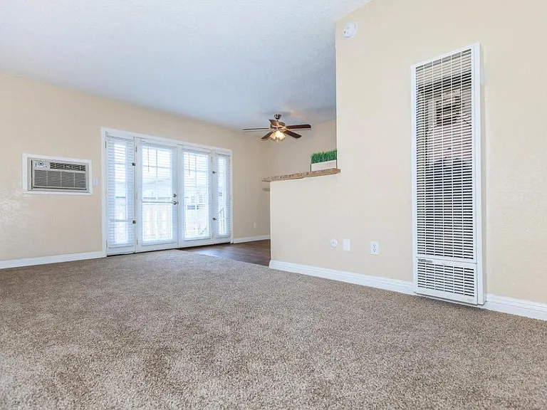 Dorado Plaza Apartments — Photo 23