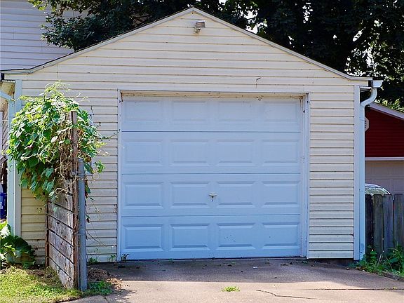 5th image of 2464 Nesbitt Ave