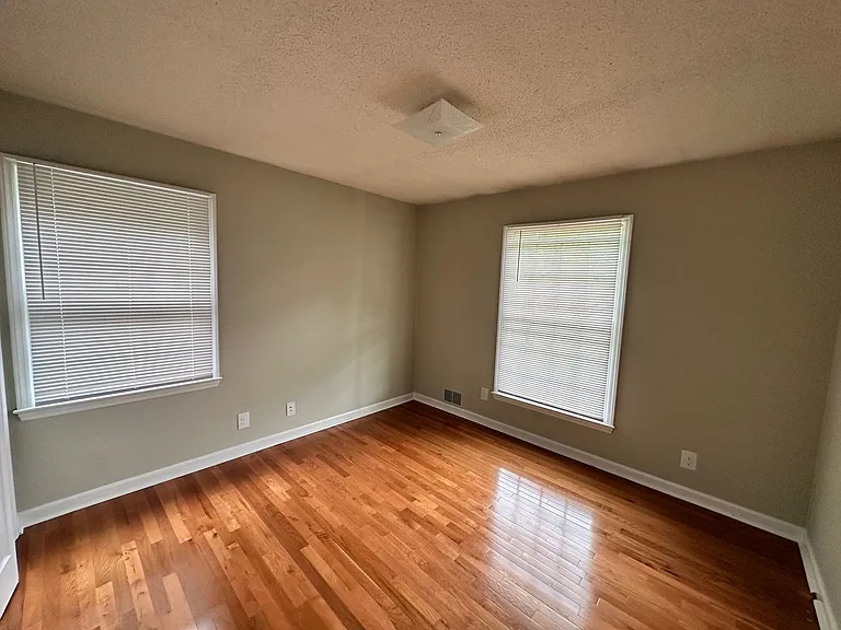 204 N Oak Grove Ext — Photo 23