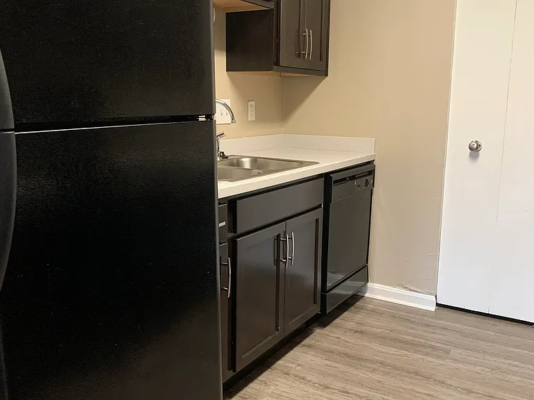 Big Red Apartments — Photo 18