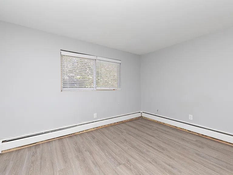 Wayne Court Apartments — Photo 24