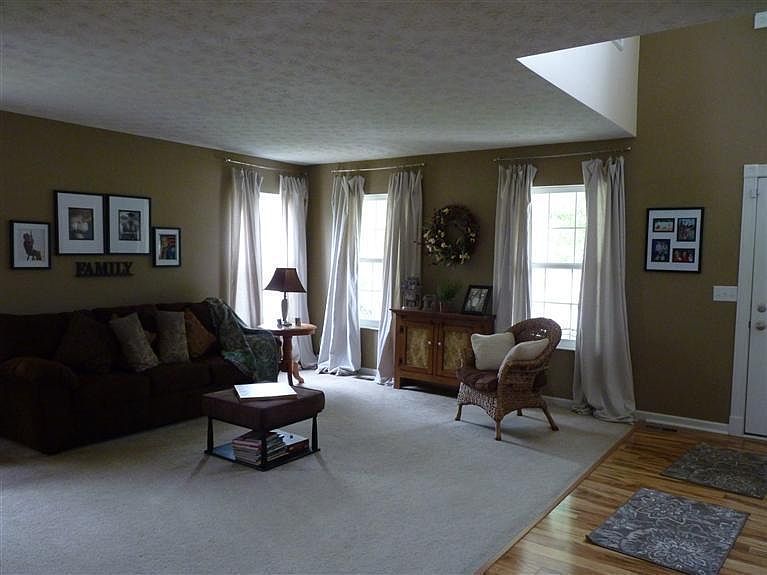 1st image of 40 Highland Dr