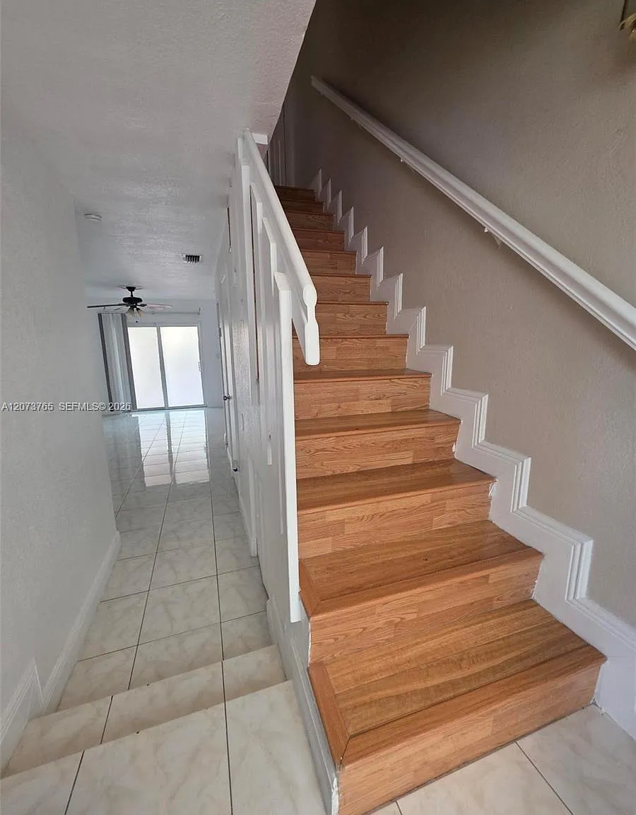 Comar Estates Condo — Photo 4
