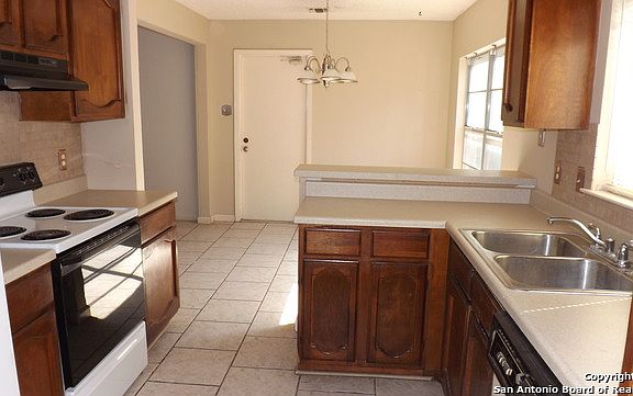 3rd image of 8721 Baytree Dr