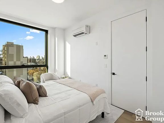 4th image of 556 Baltic St #607
