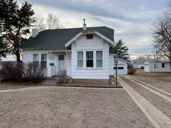 703 N 6th St, Blackwell, OK 74631