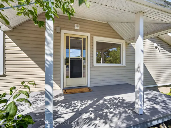 1952 County Road 6 Rd, Douro Dummer, ON K0L 2H0