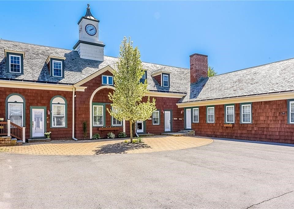 M. Vanderbilt Carriage House Condos