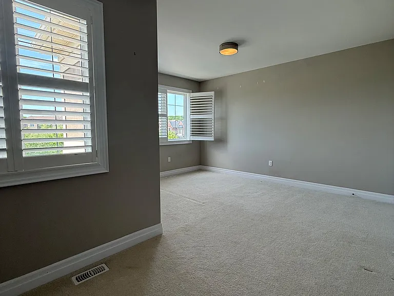 222 N Park Blvd — Photo 39