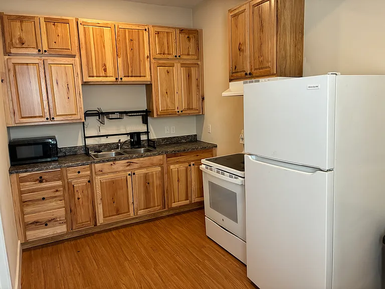 429 E Madison St #A — Photo 7