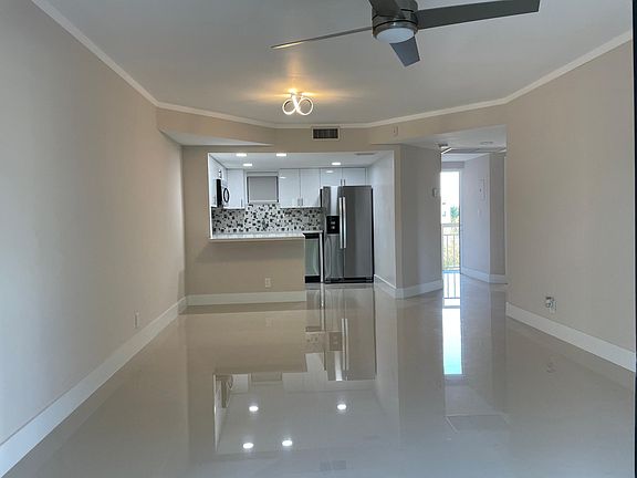 4th image of 8290 Lake Dr APT 411