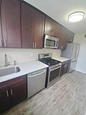 Rented by Smart NY Realty LLC | media 10