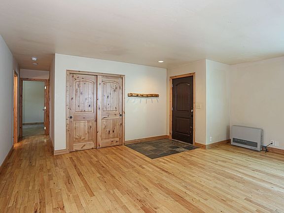 3rd image of 586 Tordal Way