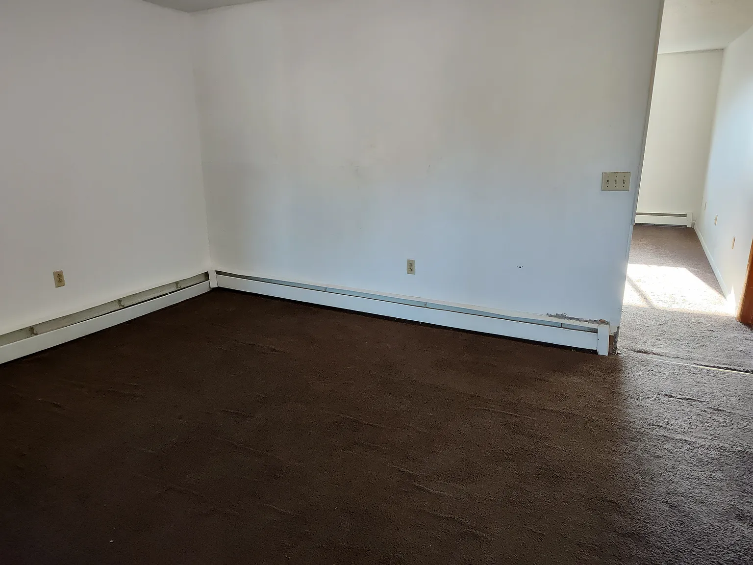2 bed, 1.5 bath, 900 sqft, $900 — Photo 2