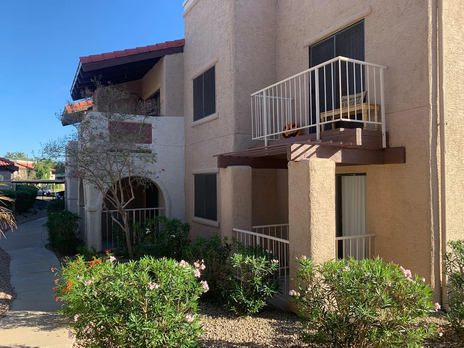 2 bed, 1.5 bath, 849 sqft, $2,100 — Photo 1