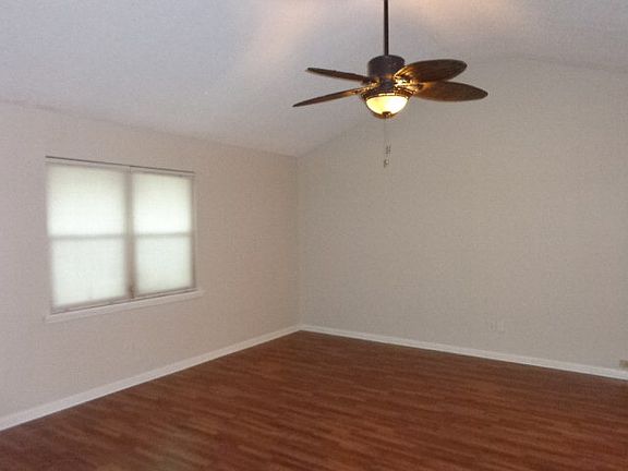 5th image of 3555 Meadowdale Dr