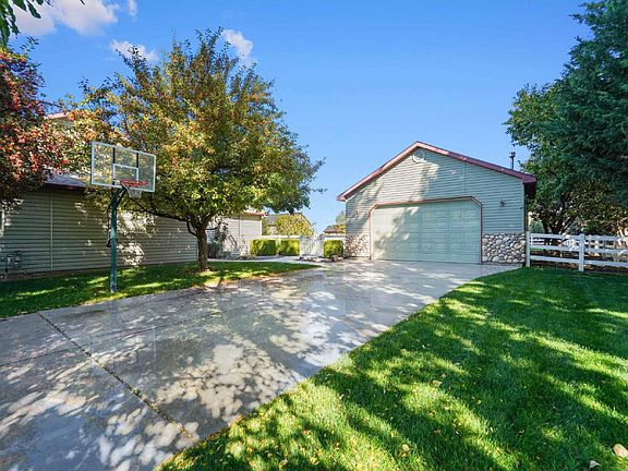 4th image of 8118 S Slide Creek Ln