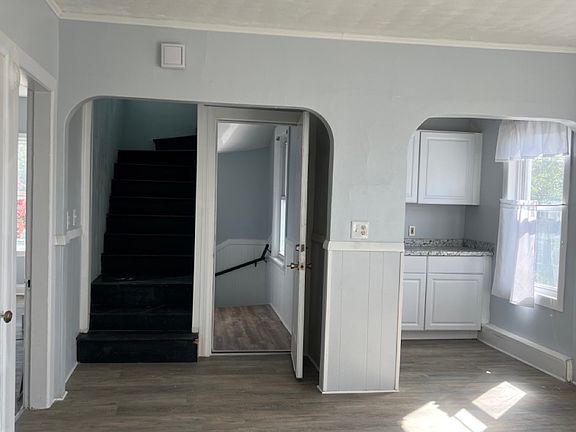 1st Floor Entry and Staircase