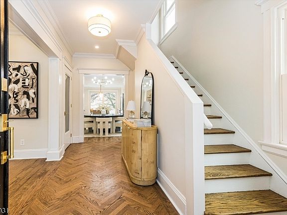 3rd image of 210 Baldwin St