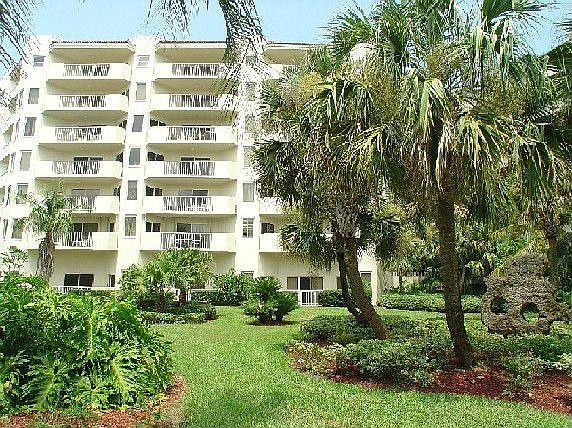 Cloverleaf North Condominums