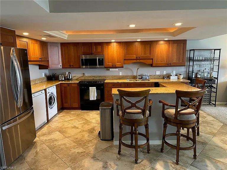 2305 Gulf Shore Blvd N #313 — Photo 8