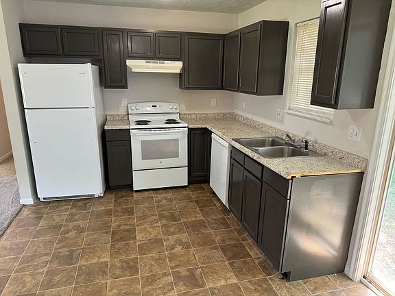 3rd image of 2333 Lincoln Ave