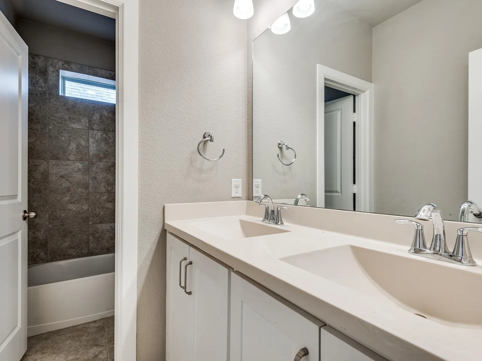 4 bed, 3.5 bath, 3054 sqft, $3,500 — Photo 2