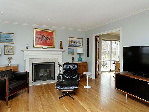 3rd image of 328 Crillon Dr
