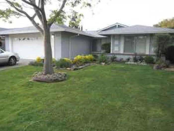 8147 Scottsdale Dr photo 1