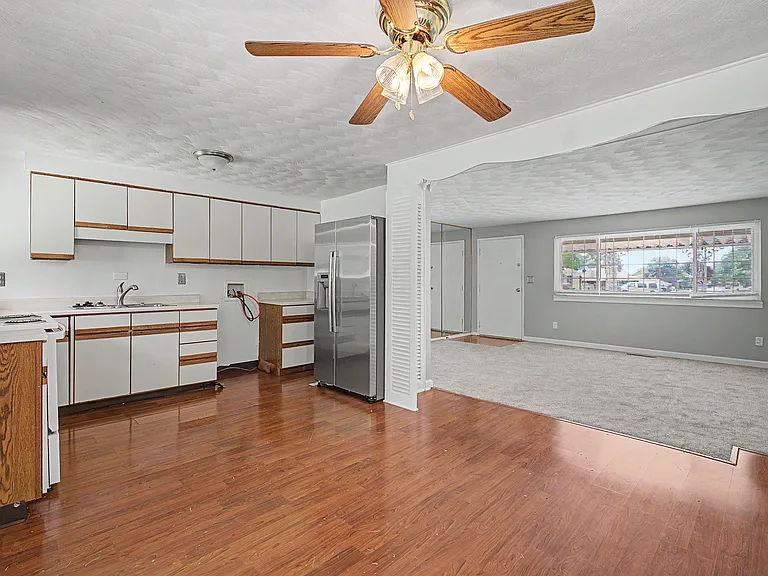 4558 Cordell Dr — Photo 4