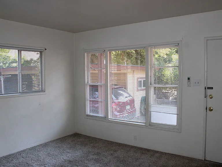 4225 V St #2 — Photo 7