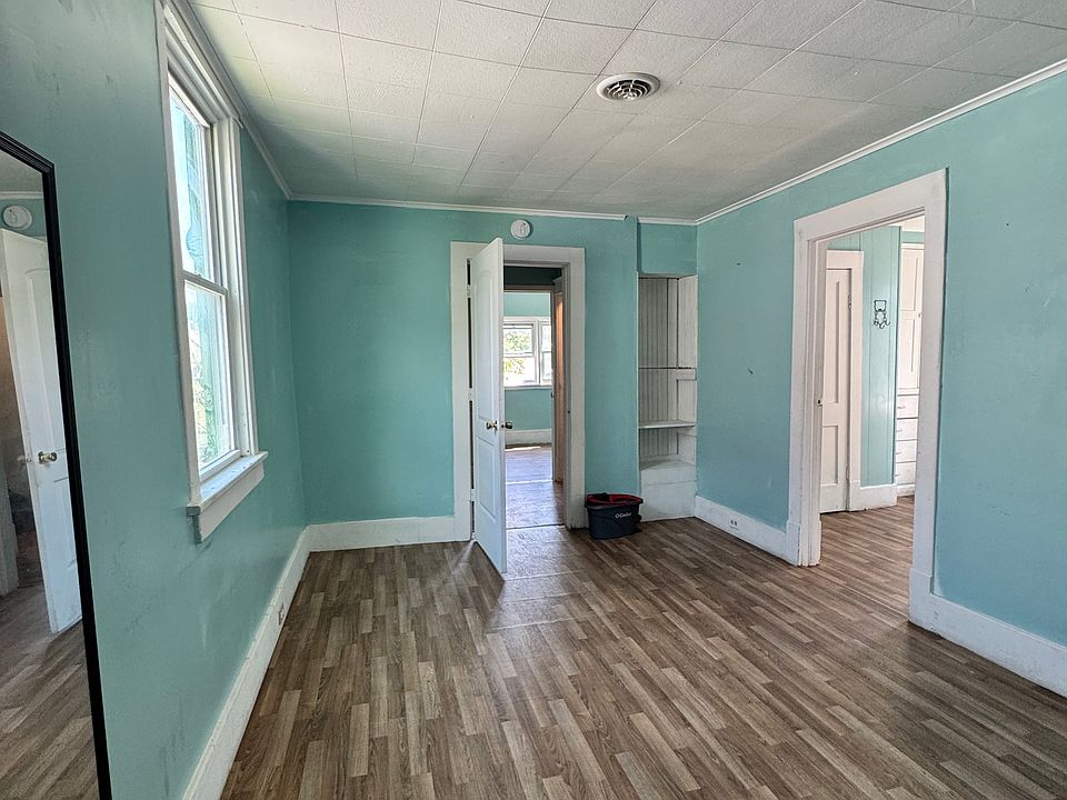 1st image of 24 Schreck Ave #2