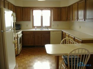 8 Gatewood Dr, Waterville, OH 43566