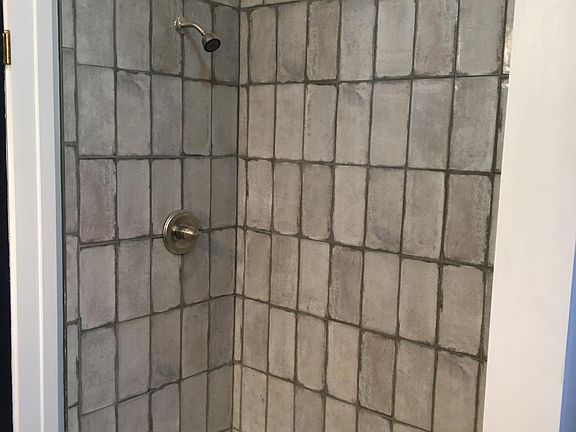 4th image of 2318 Ashland Ave #1