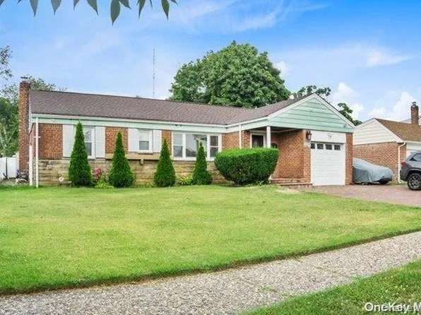 781 Dean Drive, North Baldwin, NY 11510