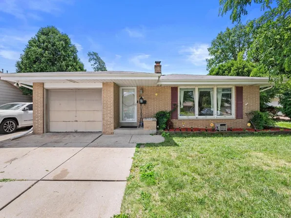 4501 W Tesch AVENUE, Greenfield, WI 53220