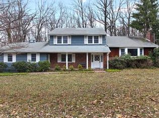 8 Star Dust Dr, Warren, NJ 07059