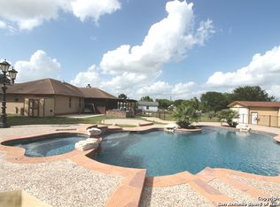 430 Bear Gdns, La Vernia, TX 78121
