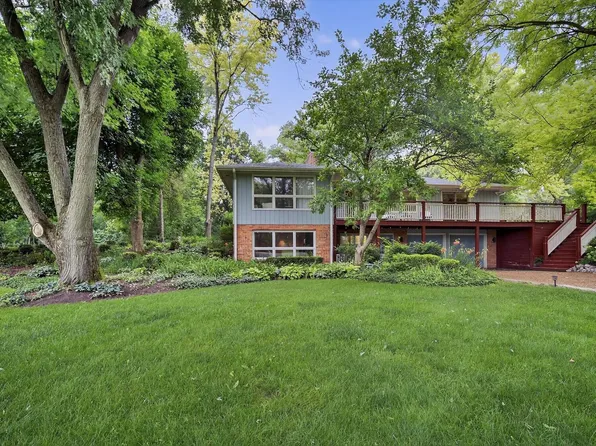 226 Bays Pl, Tower Lakes, IL 60010