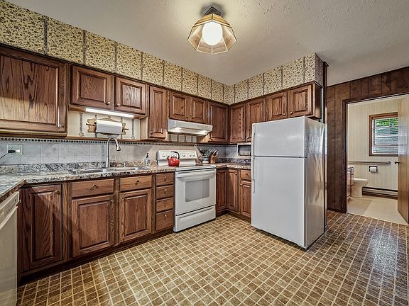 5th image of E20550 County Road SD