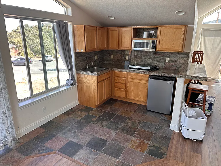 Delta Dr — Photo 11
