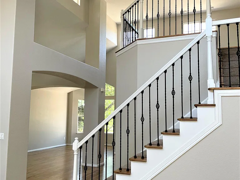 2466 W Sunset Dr — Photo 8