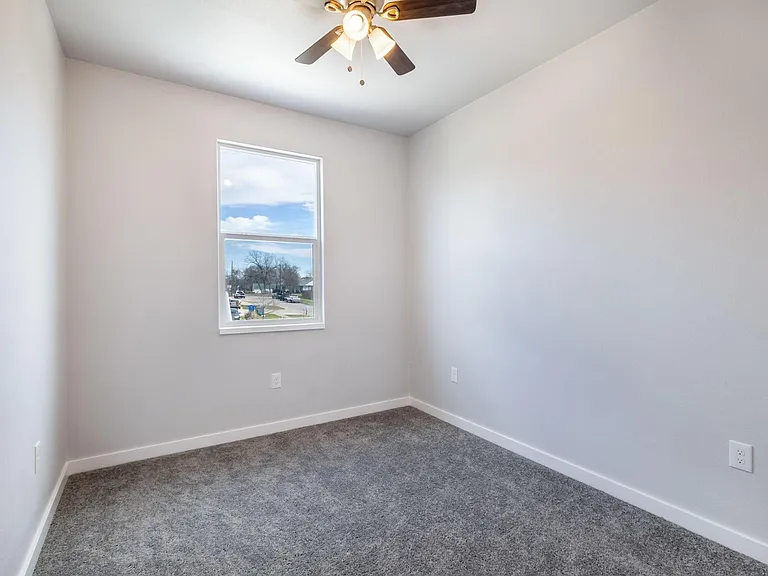 600 Kimbro B St — Photo 20