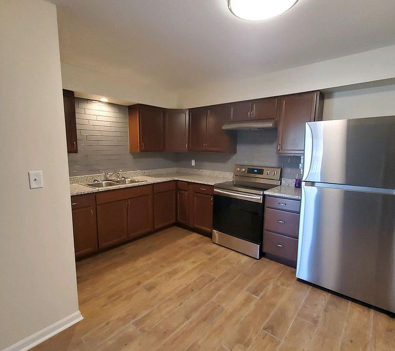 1st image of 196 Flintridge Dr APT 4