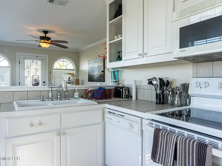 1102 Stanfield Point Rd #B — Photo 10